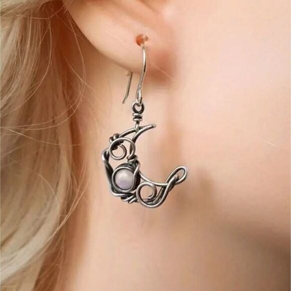 Elegant Vintage Style Sun and Moon Earrings Symbolic Harmony Boho Chic Handmade - Picture 5 of 9